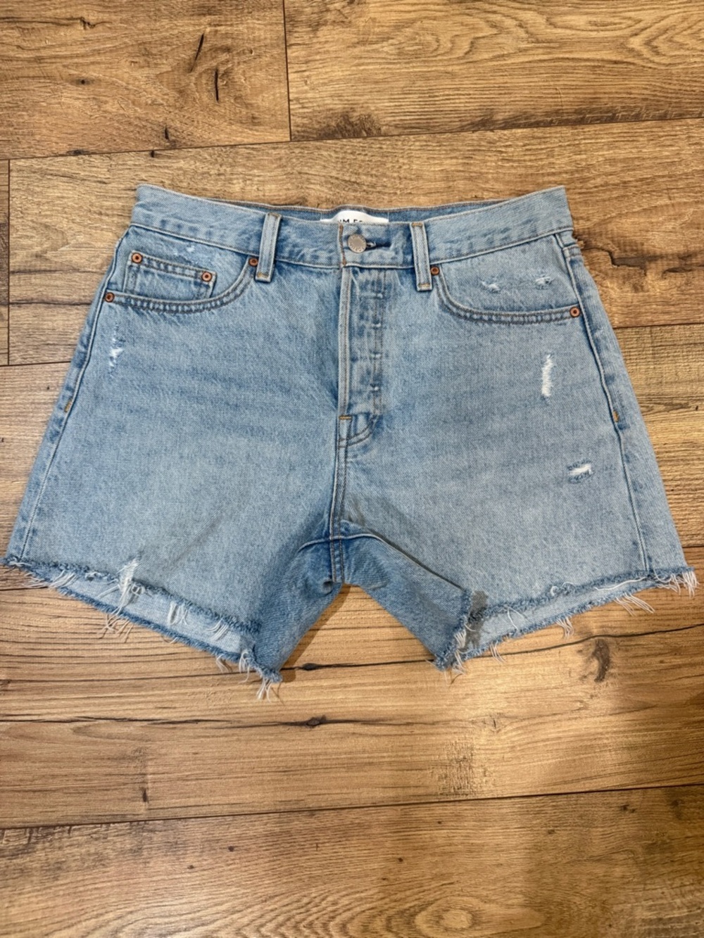 NWOT Denim Forum Ex Bf mid thigh denim shorts SIZE 26